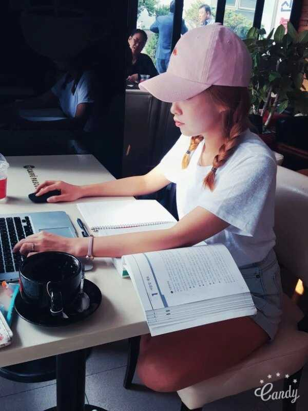 돈을 벌고 남는 시간에 학교공부를 했다. 주경야독의 실천..